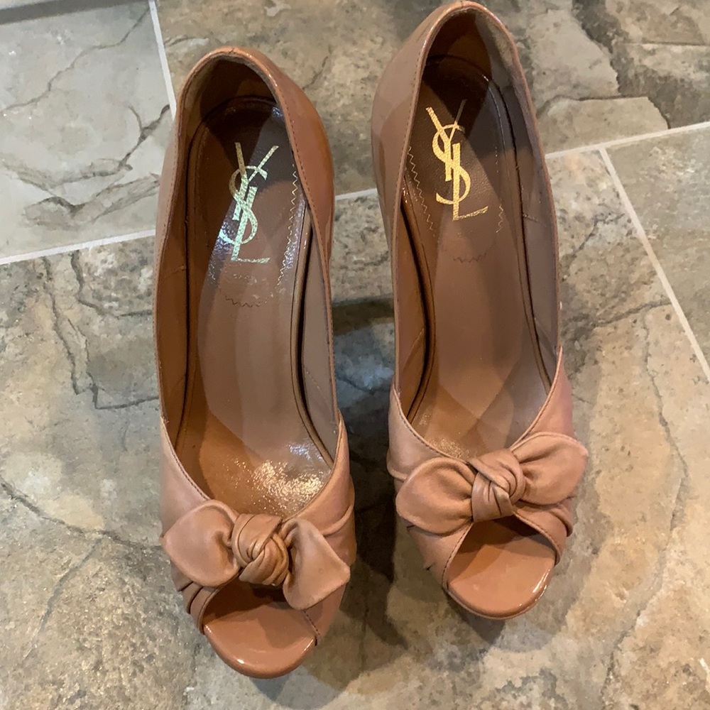 Yves Saint Laurent Nude Platform in size 6 (36)